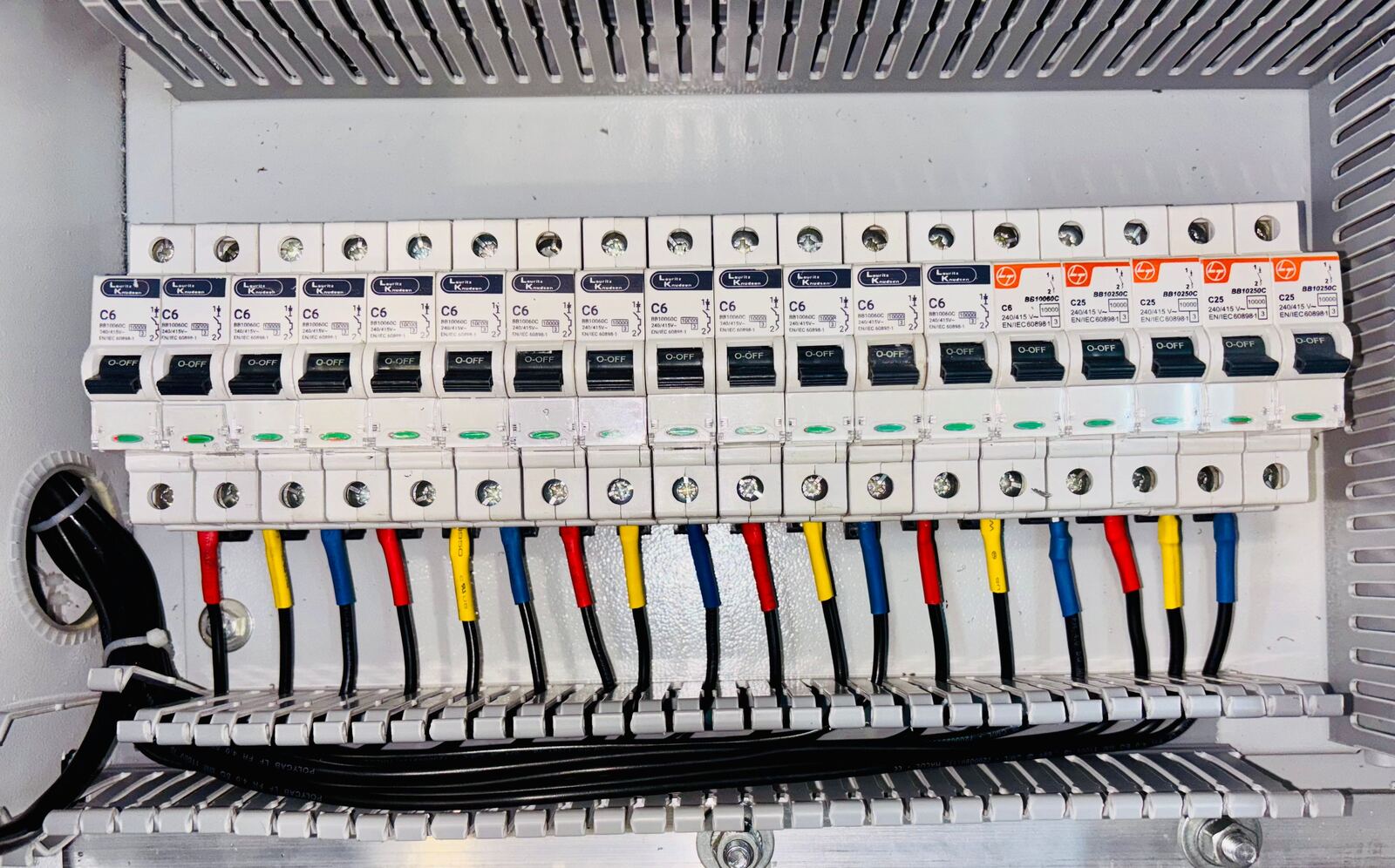 Electrical distribution board